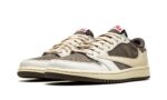 Tênis Air Jordan 1 Low x Travis Scott "Reverse Mocha" - DO5441-162 - Imagem 2